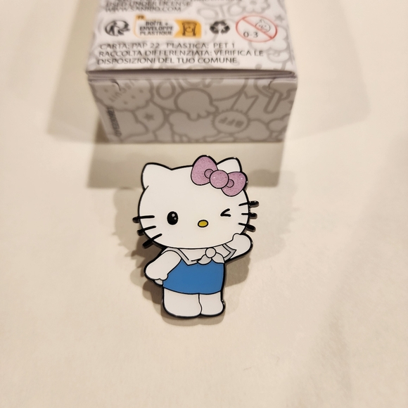 Loungefly Hello Kitty Glitter Mermaid Blind Box Enamel Pin Sailor Opened - Picture 7 of 10